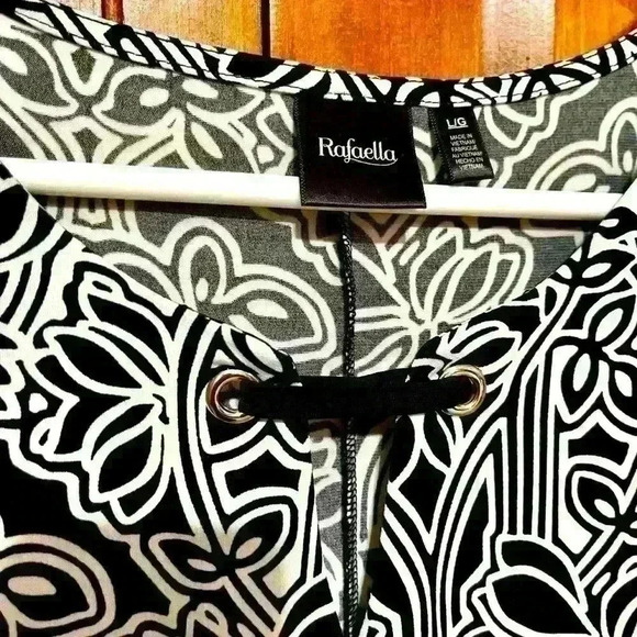 NWT Classy Black & White Rafaella Top - Large. - Picture 3 of 11